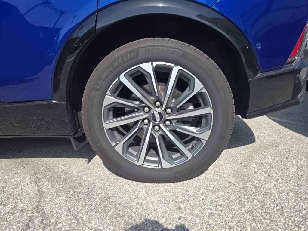 Used 2024 Cadillac Lyriq Sport w/ LPO, Floor Liner Package AWD/4WD image 8