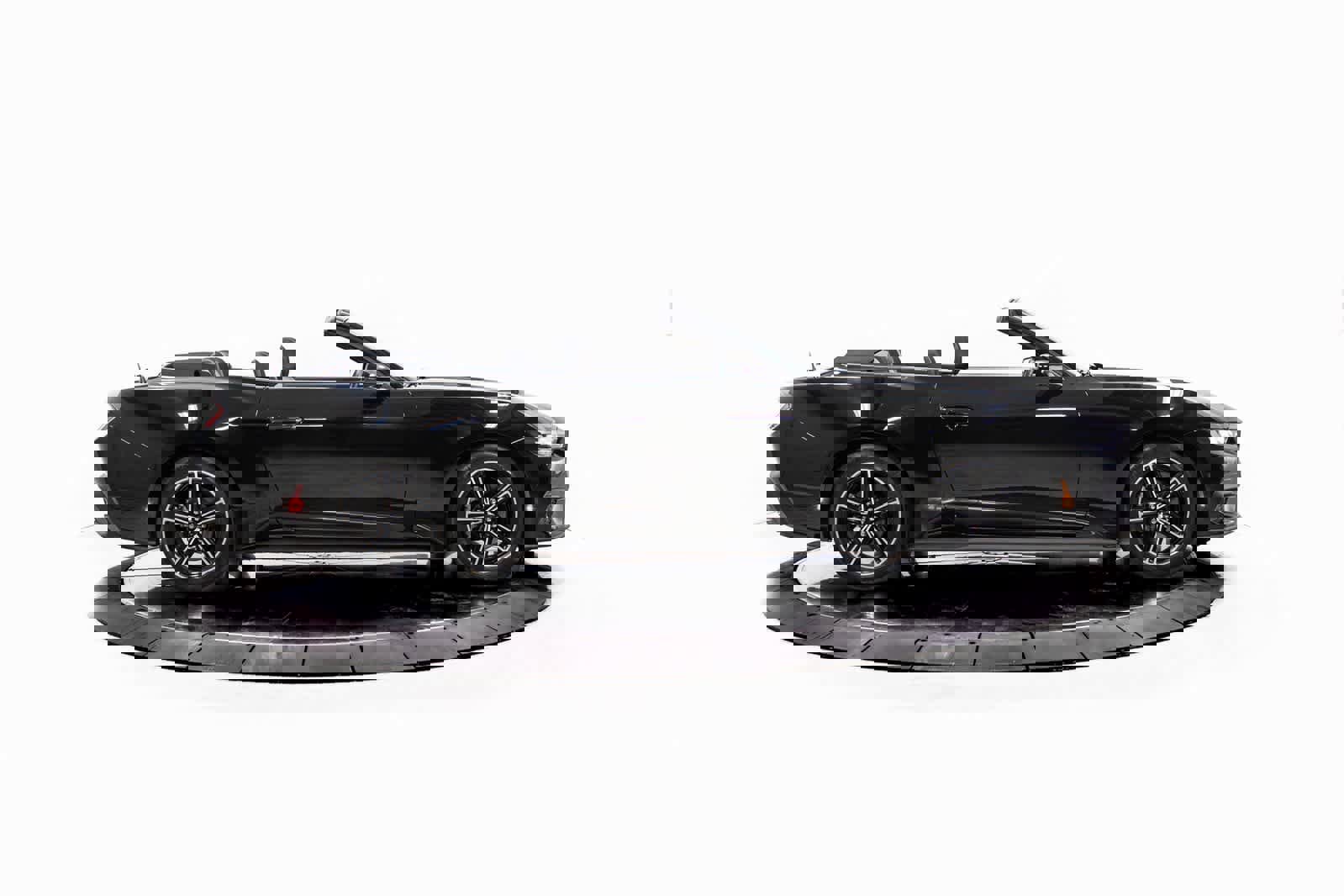 Used 2024 Ford Mustang EcoBoost image 8