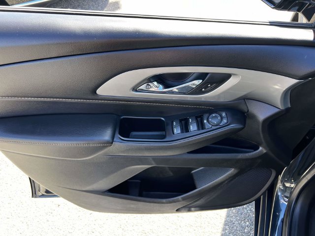 Used 2020 Chevrolet Traverse LT FWD image 17