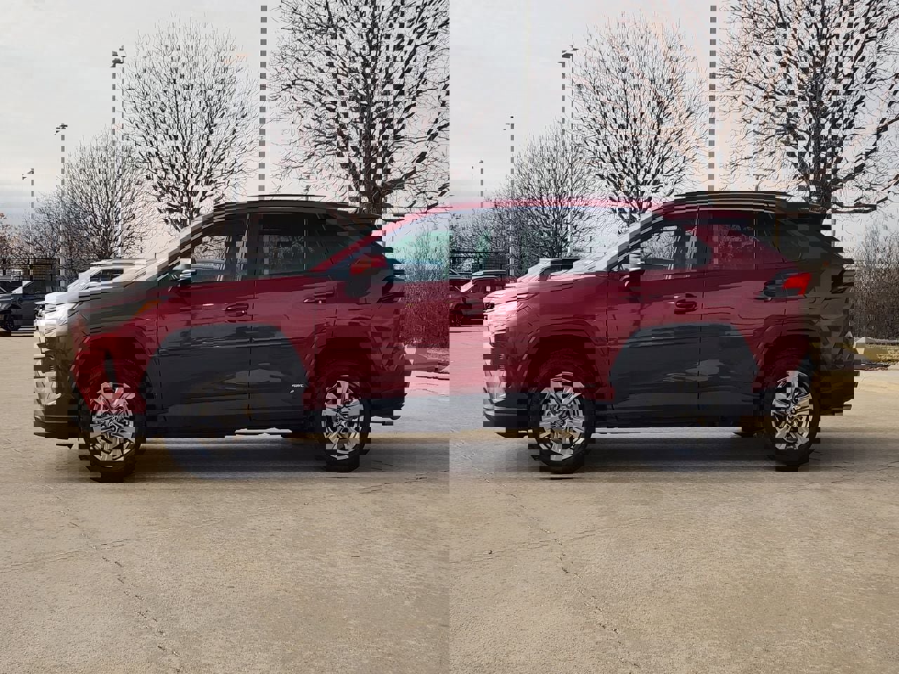 Used 2022 Toyota RAV4 XLE w/ Convenience Package image 4