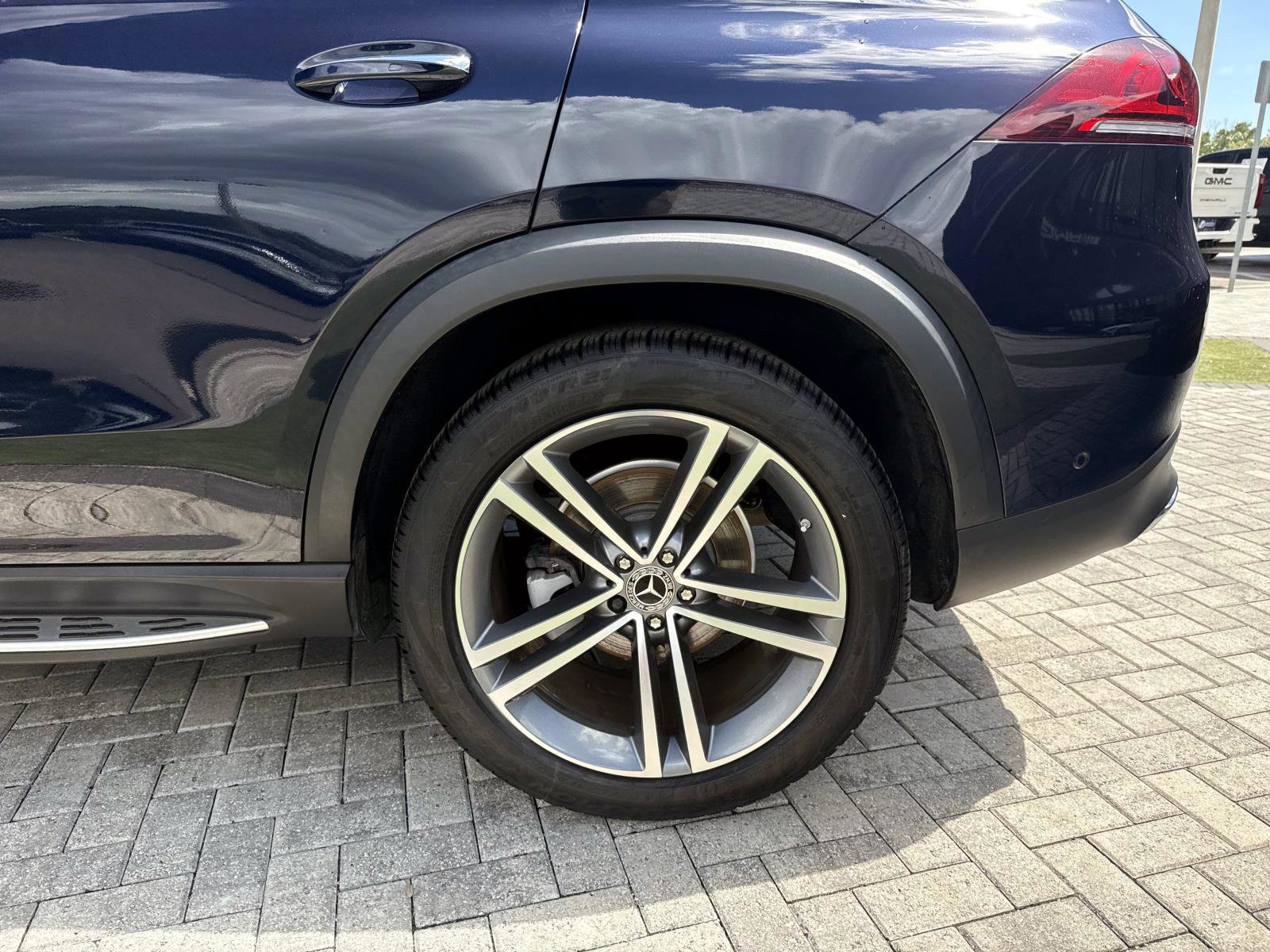 Used 2021 Mercedes-Benz GLE 350 4MATIC image 11