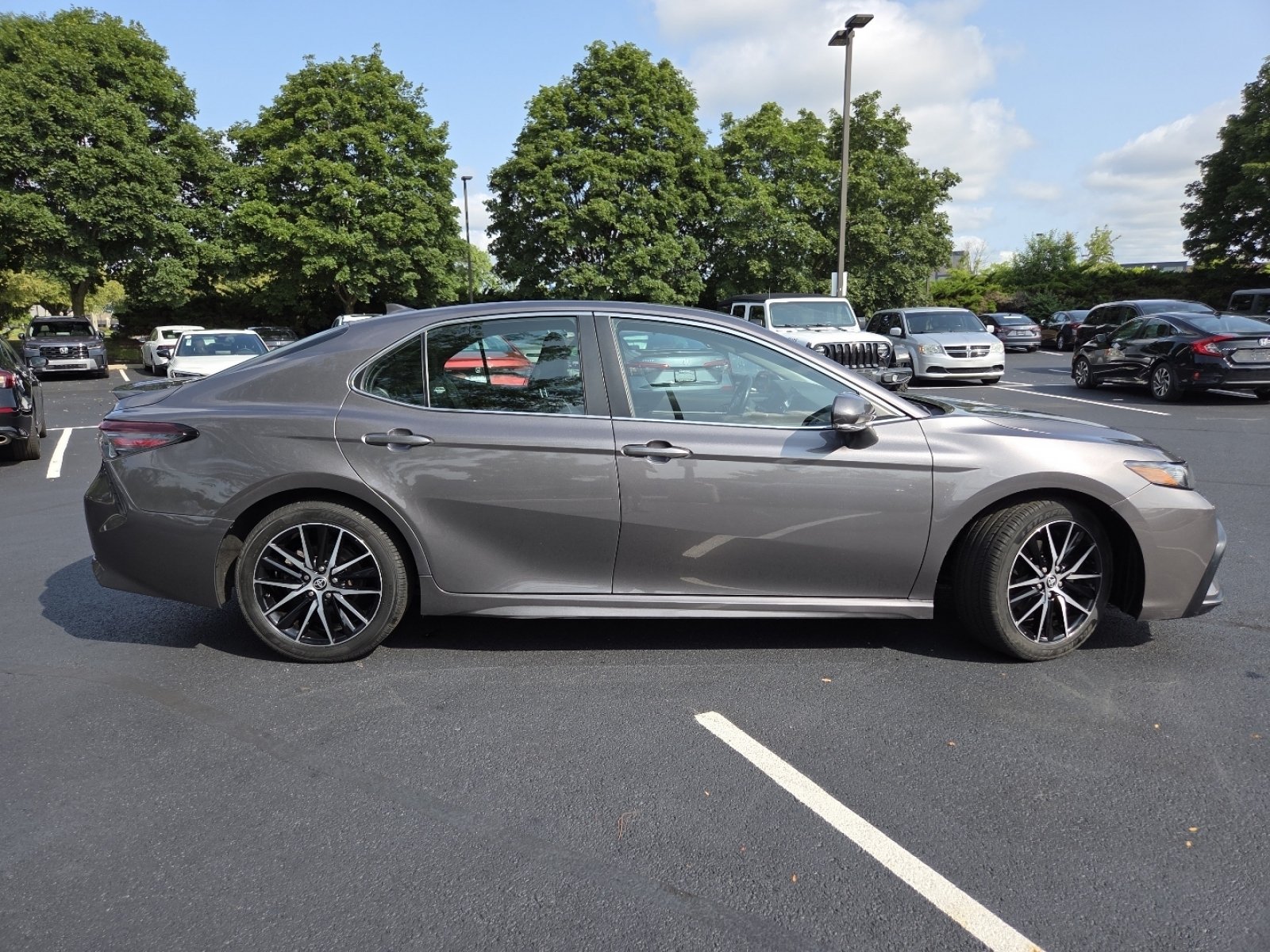 Used 2023 Toyota Camry SE FWD image 22