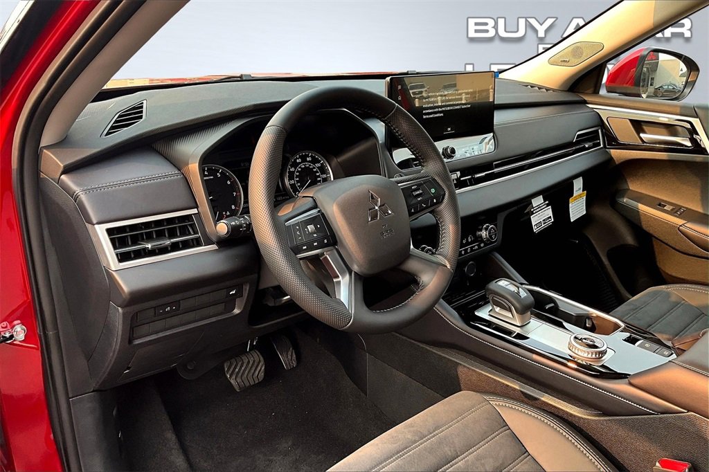 New 2025 Mitsubishi Outlander SE image 6