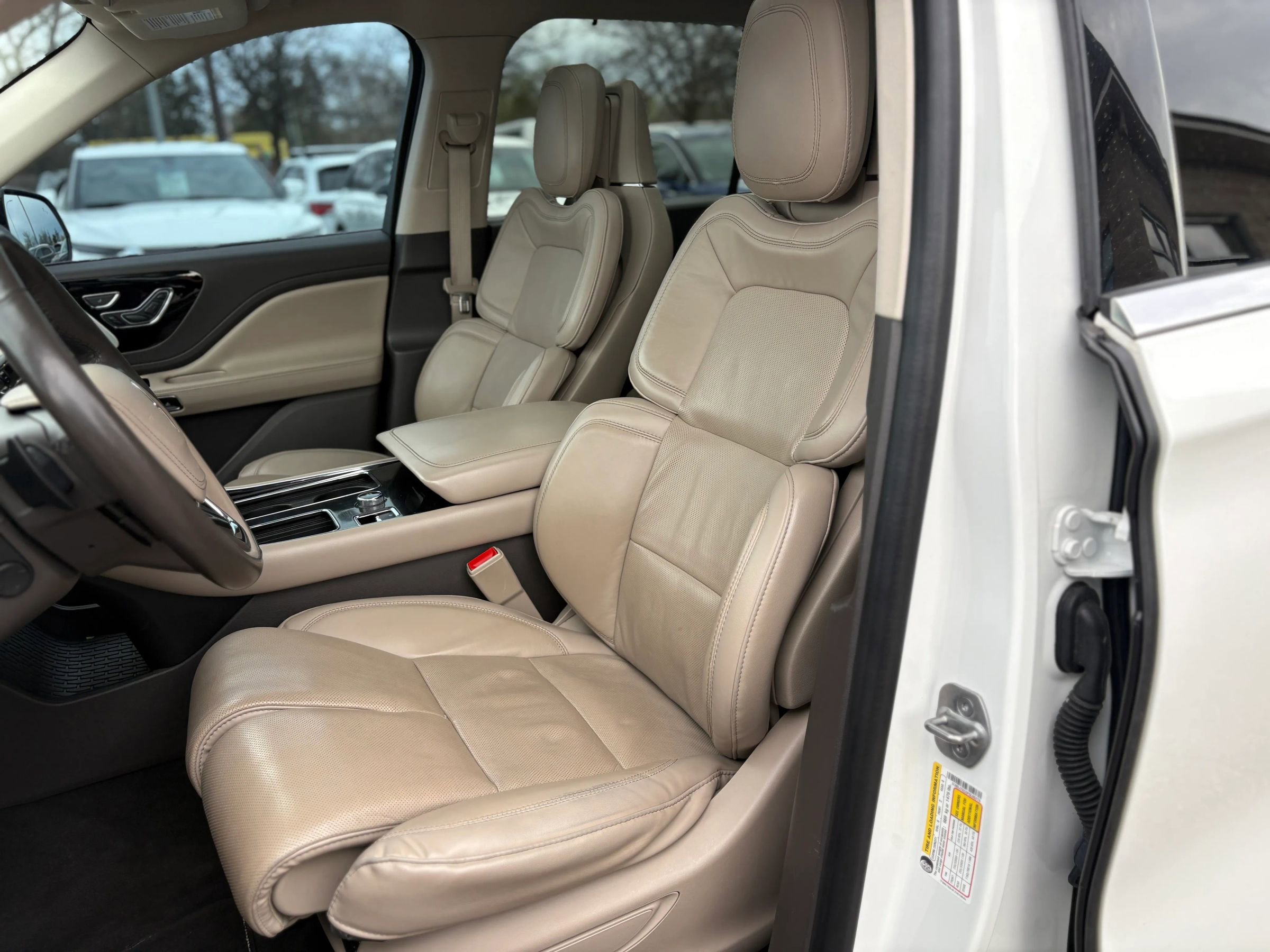 Used 2023 Lincoln Aviator Reserve w/ Equipment Group 201A AWD/4WD image 11