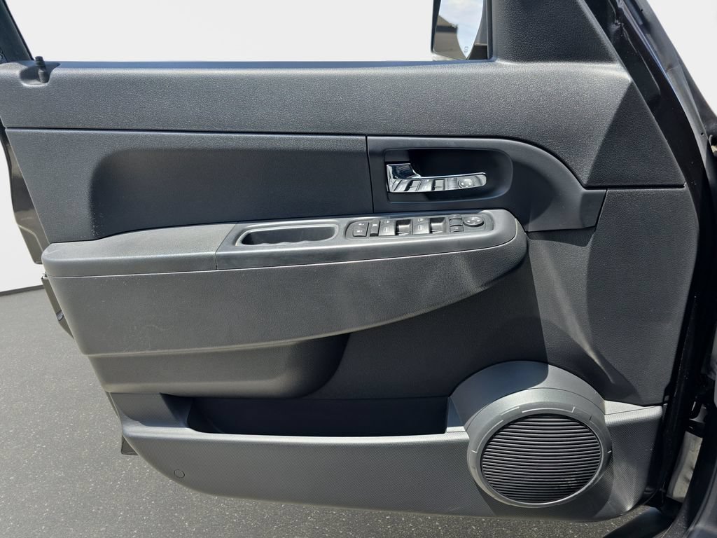 Used 2010 Jeep Liberty Sport RWD image 26