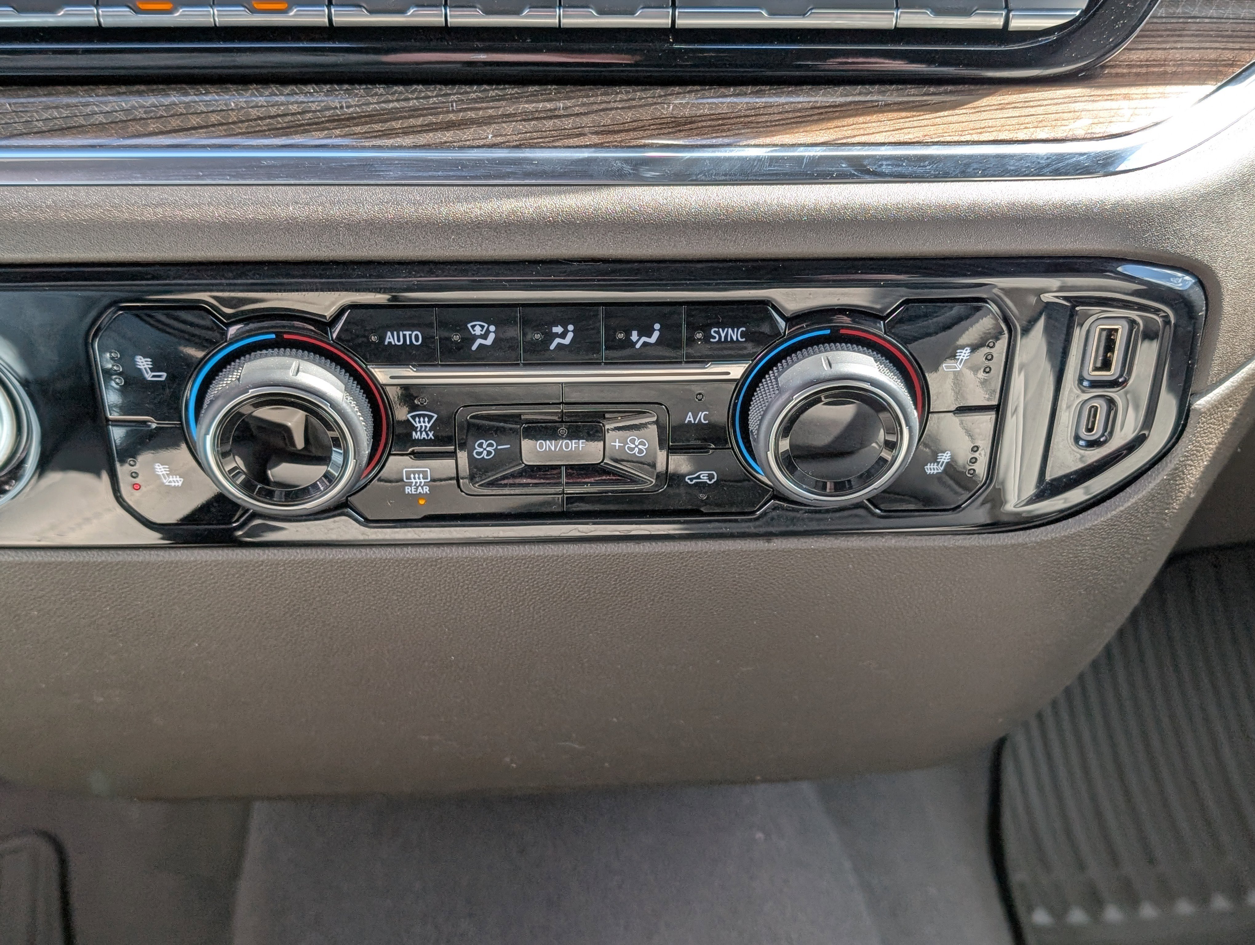 Used 2024 Chevrolet Silverado 1500 RST image 24