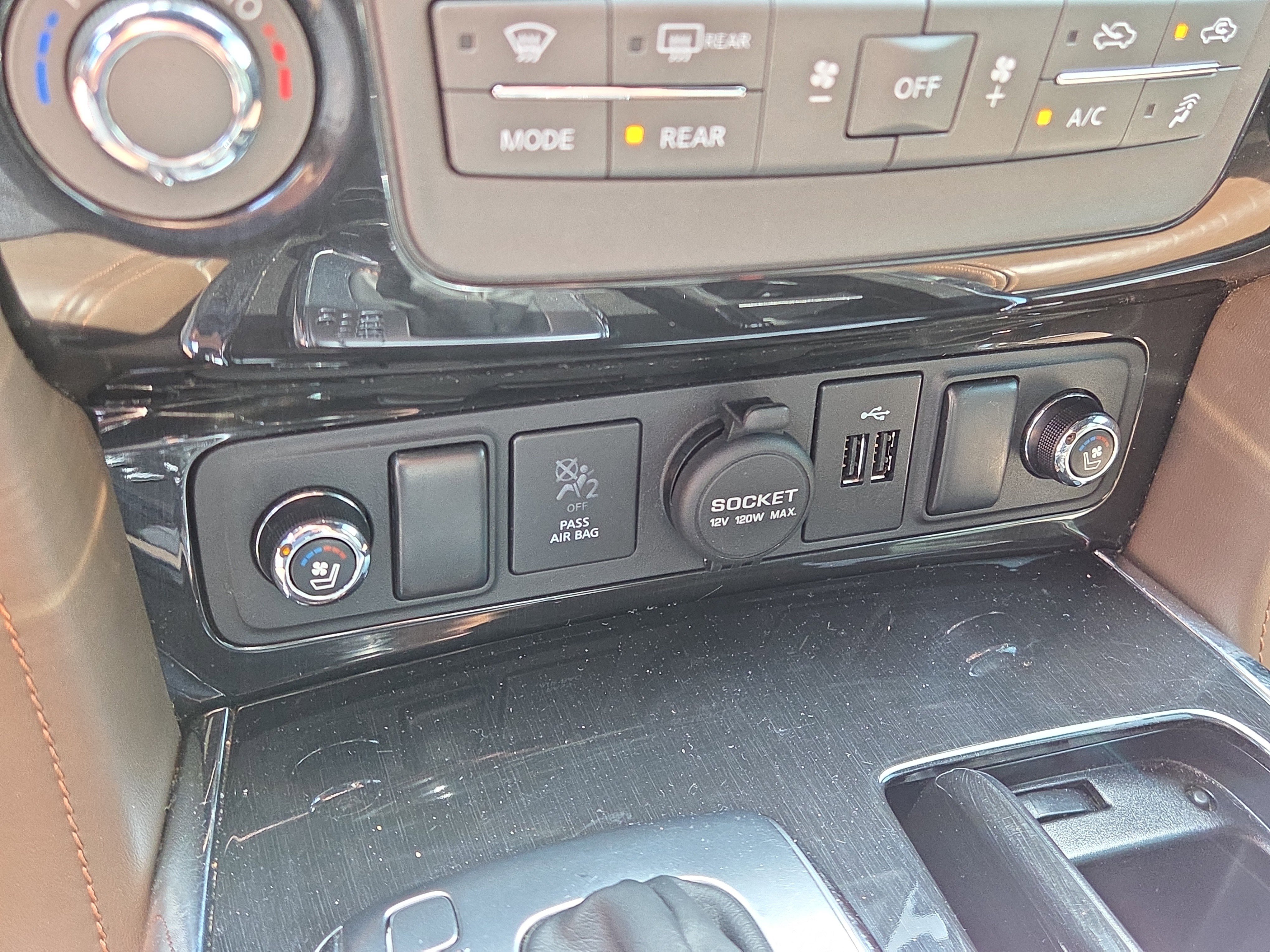 Used 2020 Nissan Armada Platinum w/ Platinum Reserve Package RWD image 22