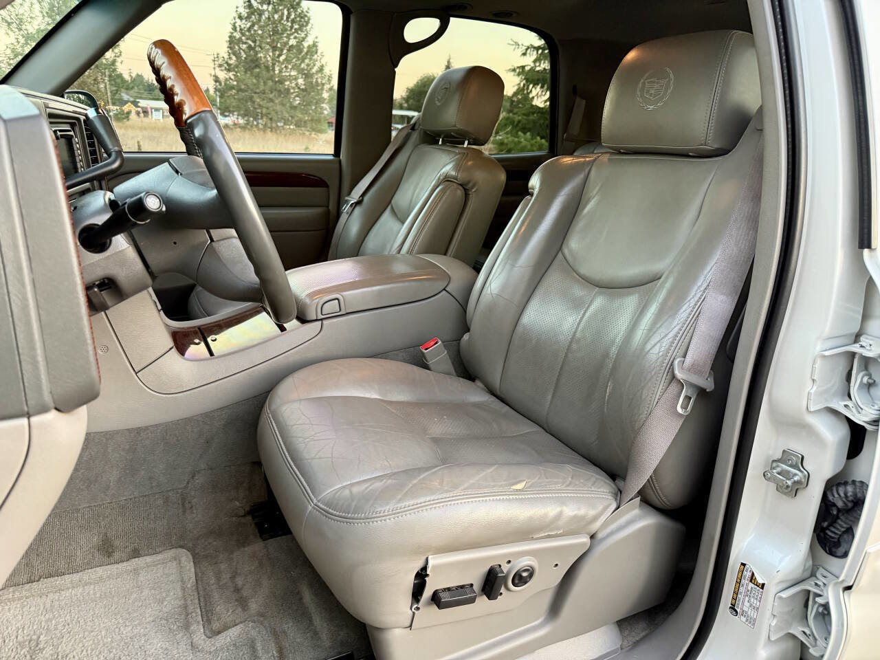 Used 2004 Cadillac Escalade AWD image 13