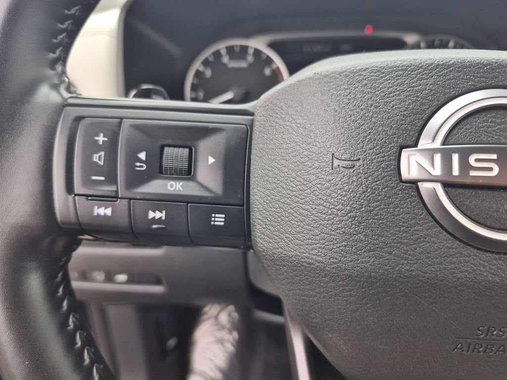 Used 2025 Nissan Rogue SV AWD/4WD image 19
