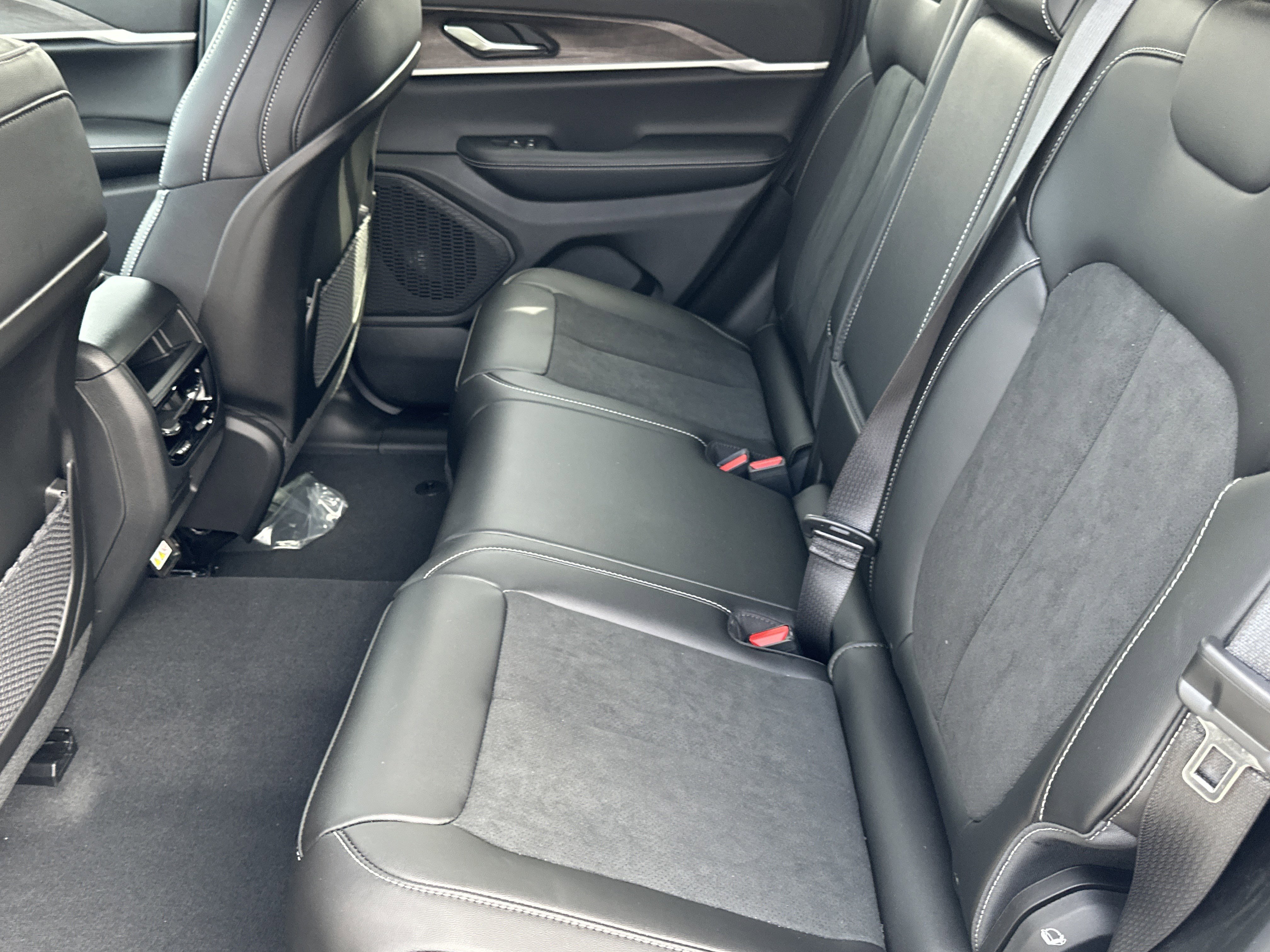 New 2026 Jeep Grand Cherokee Altitude AWD/4WD image 11