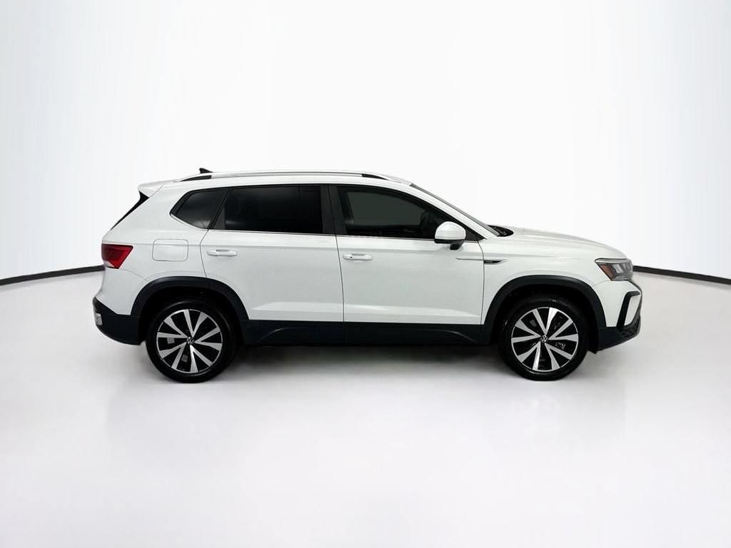 Used 2022 Volkswagen Taos SE FWD image 4