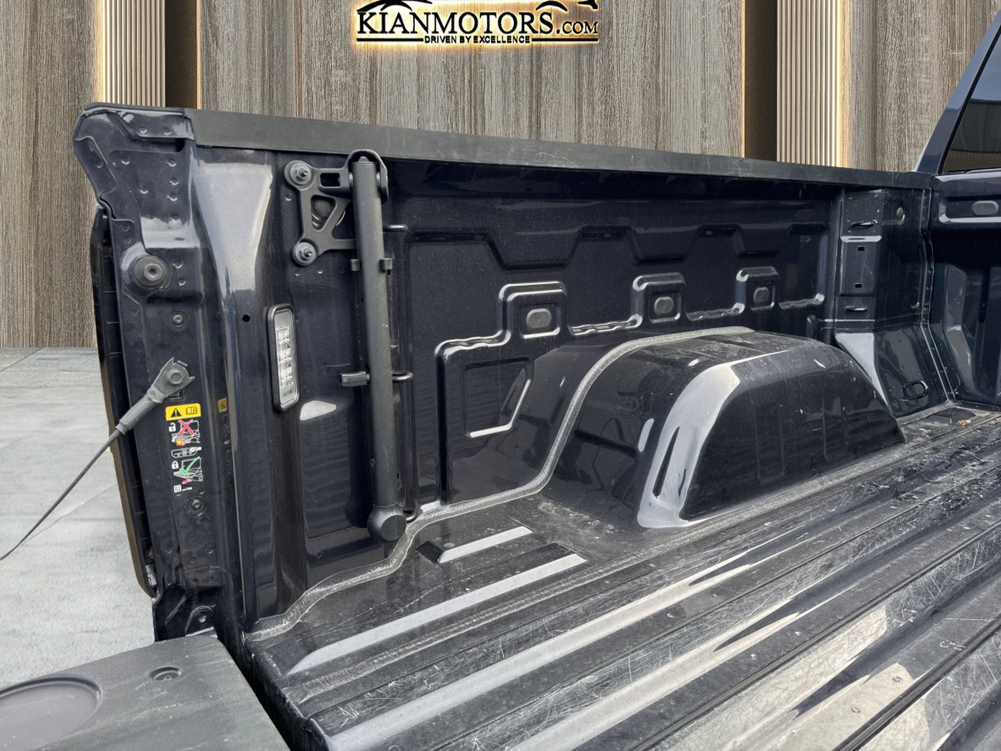 Used 2025 GMC Sierra 1500 SLT image 32