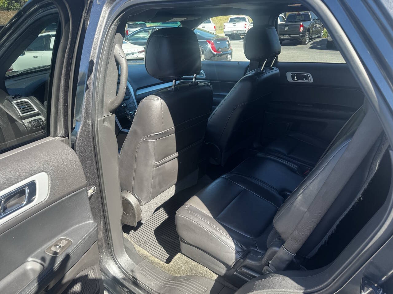 Used 2015 Ford Explorer XLT w/ Equipment Group 202A AWD/4WD image 15