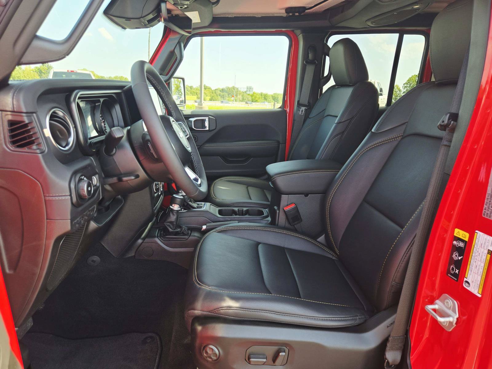 Used 2025 Jeep Wrangler Unlimited Sahara AWD/4WD image 12