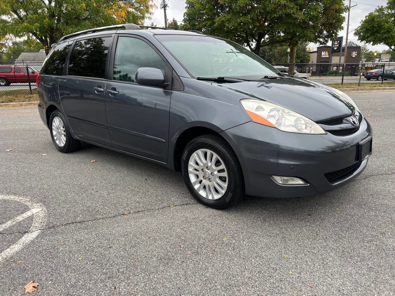 Used 2009 Toyota Sienna XLE FWD image 3