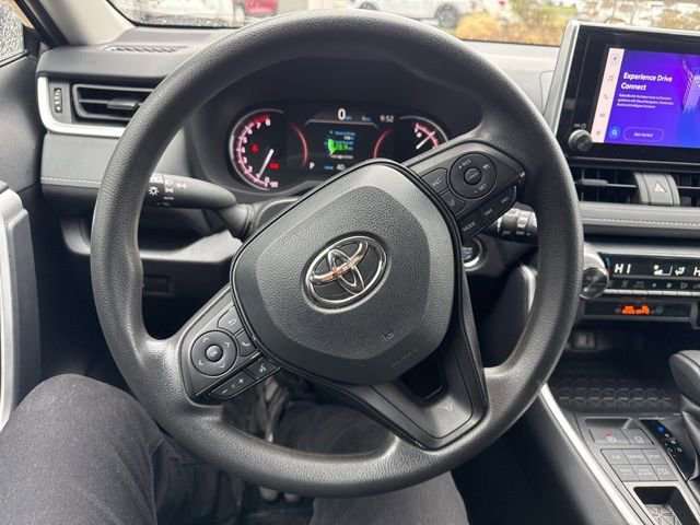 Used 2025 Toyota RAV4 XLE AWD/4WD image 14