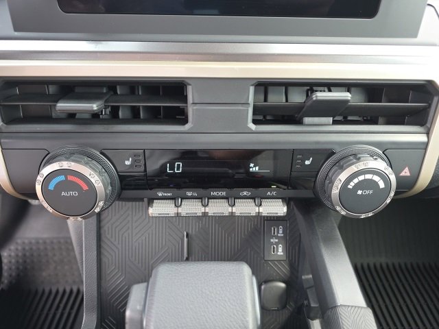 Used 2024 Toyota Tacoma TRD Off-Road image 23