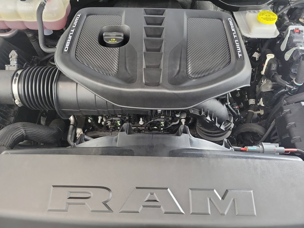 Used 2025 RAM 1500 Limited AWD/4WD image 10
