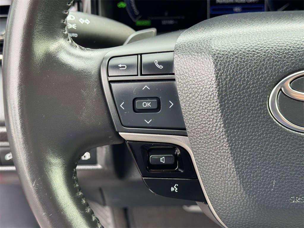 Used 2025 Toyota Camry XSE image 11