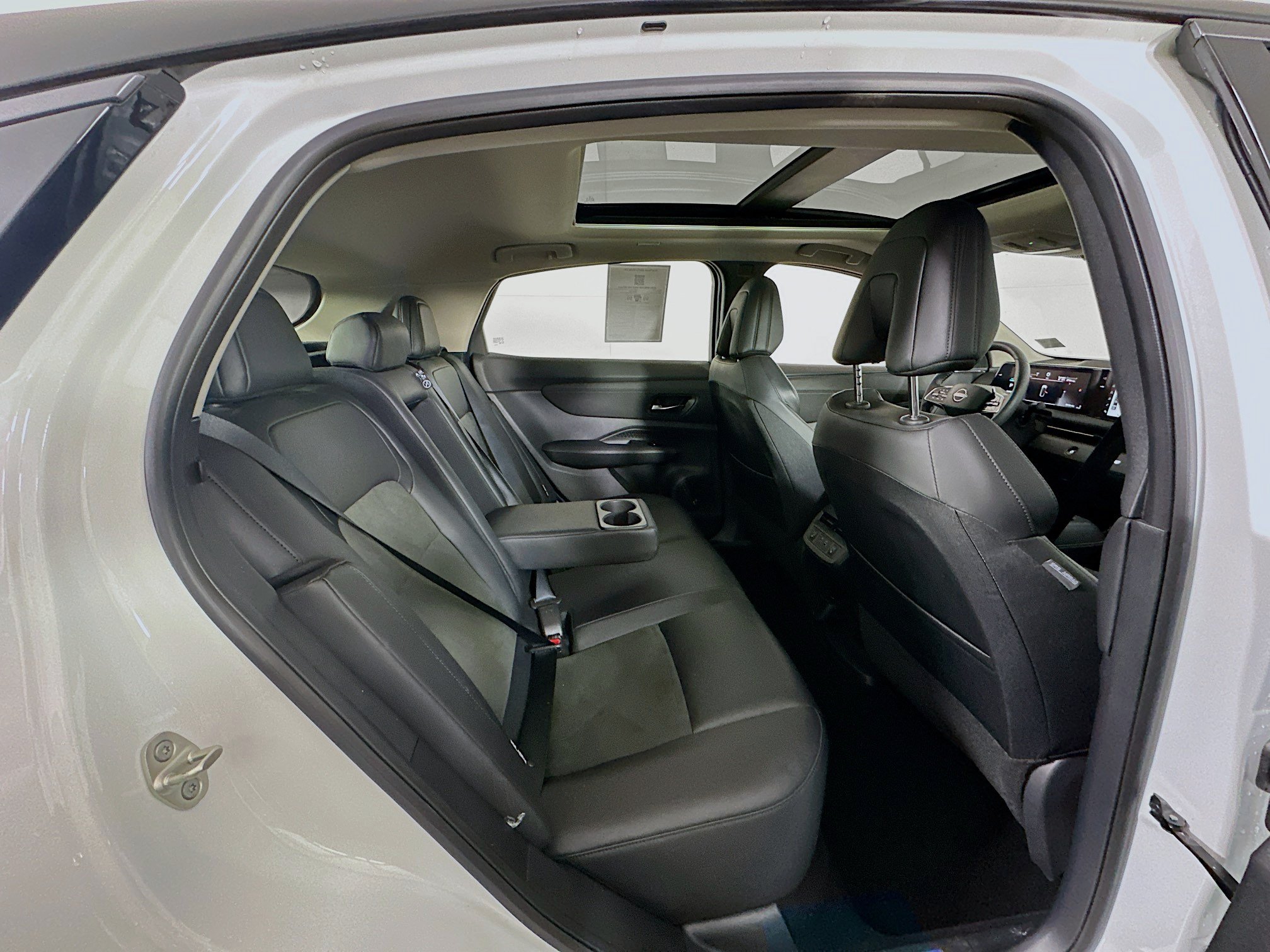 Used 2024 Nissan Ariya AWD image 31