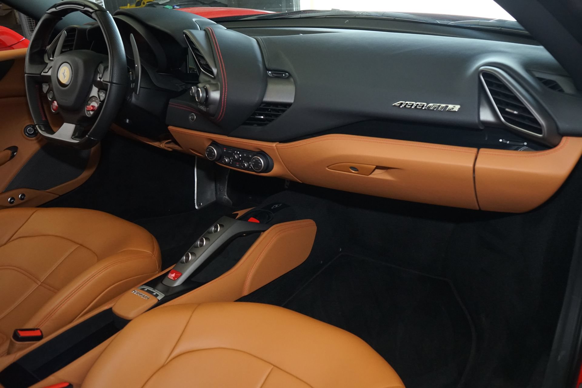 Used 2019 Ferrari 488 GTB RWD image 11