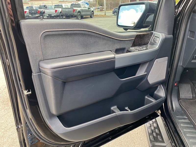 Used 2023 Ford F150 Lightning Lariat image 30