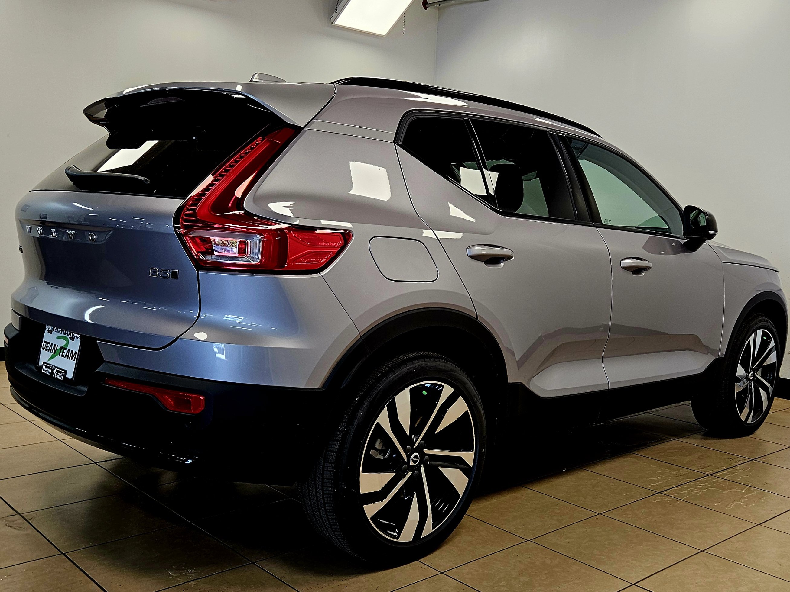 New 2026 Volvo XC40 B5 Plus w/ Climate Package AWD/4WD image 5