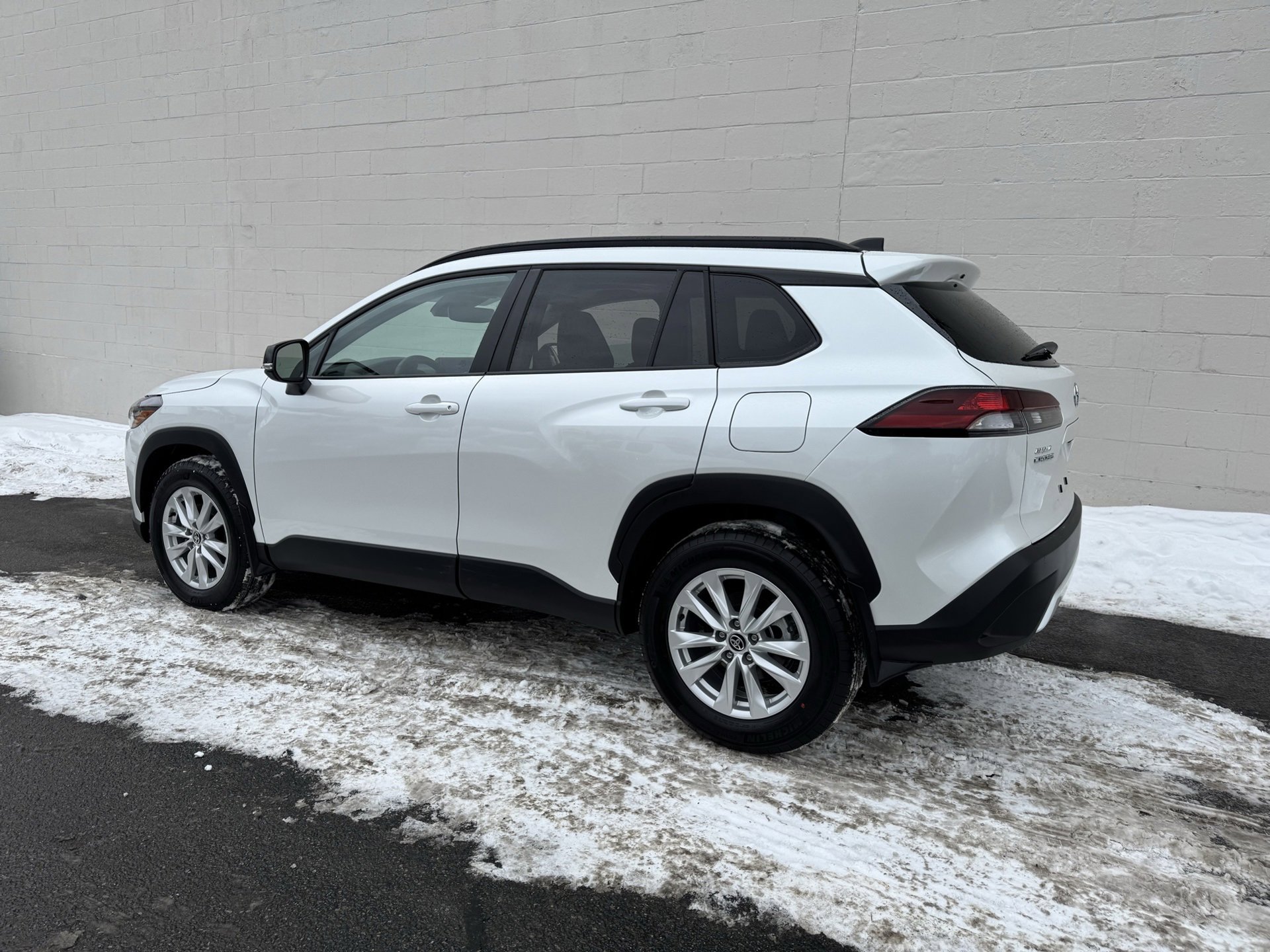 Used 2026 Toyota Corolla Cross LE image 3