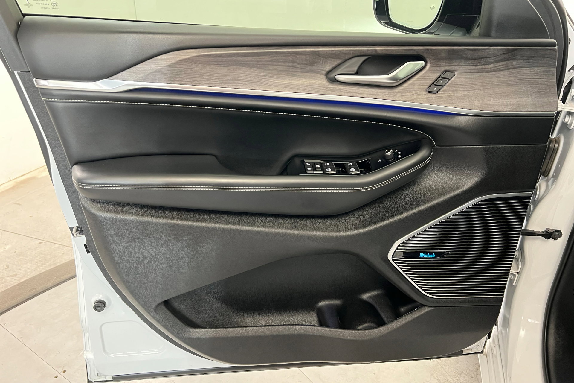 Certified 2022 Jeep Grand Cherokee Overland image 14