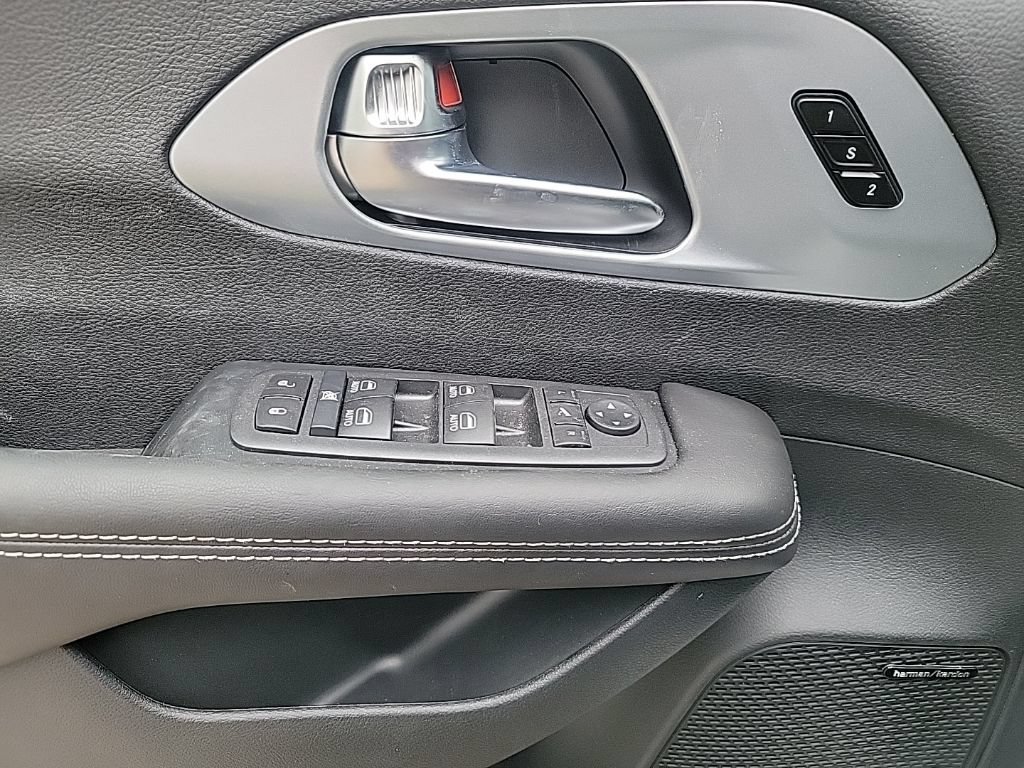 New 2026 Chrysler Pacifica Limited w/ Uconnect Theater Family Group AWD/4WD image 11
