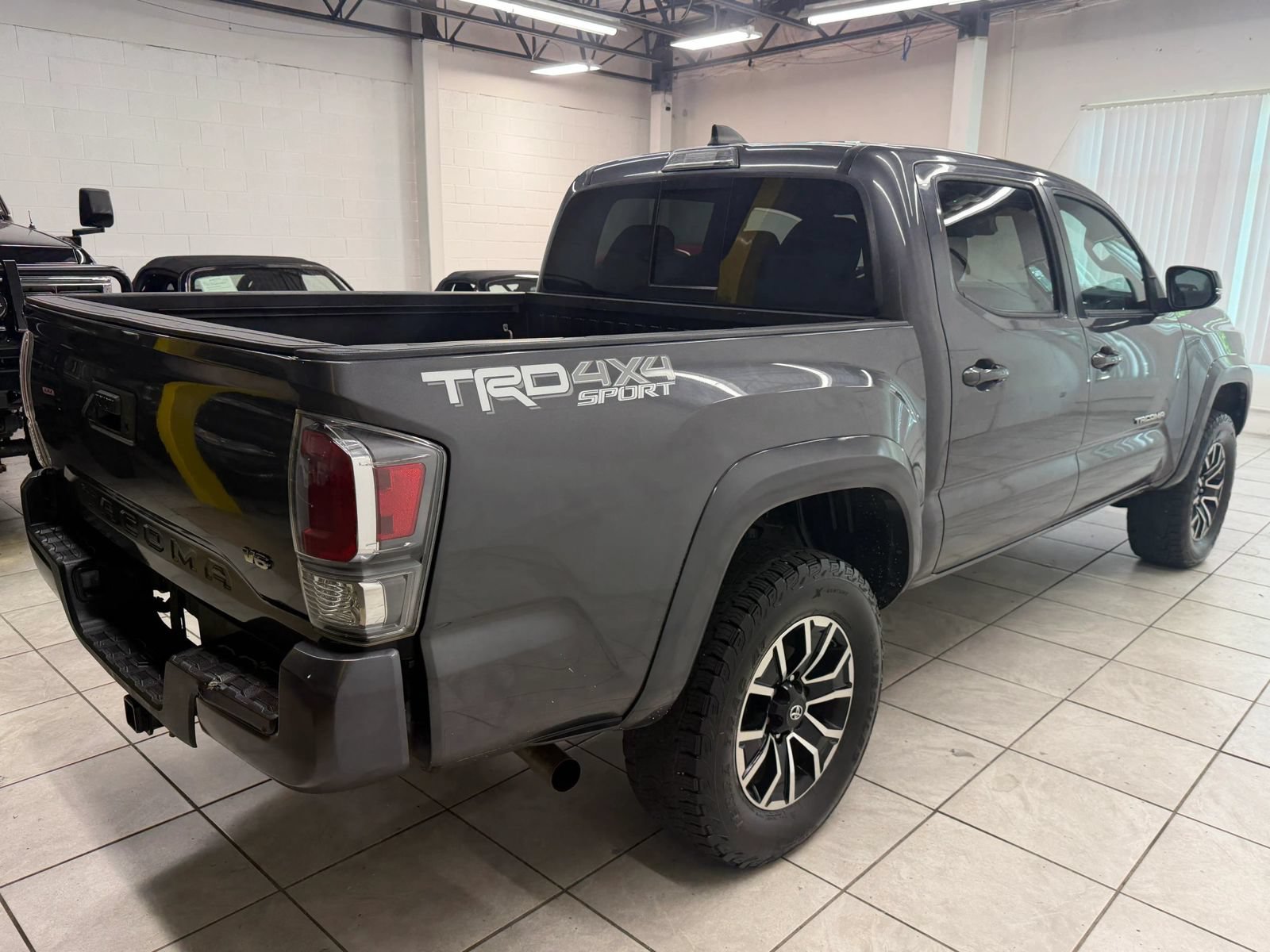 Used 2020 Toyota Tacoma TRD Sport AWD/4WD image 9