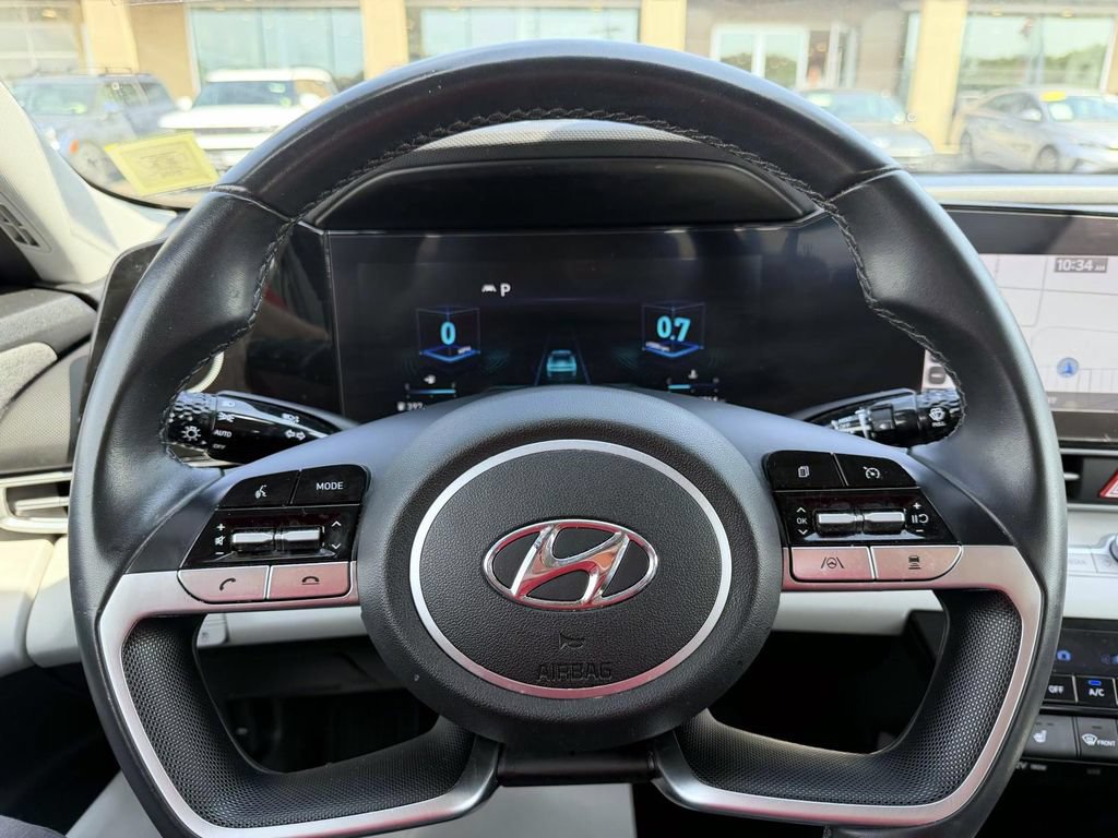 Certified 2023 Hyundai Elantra Limited FWD image 26