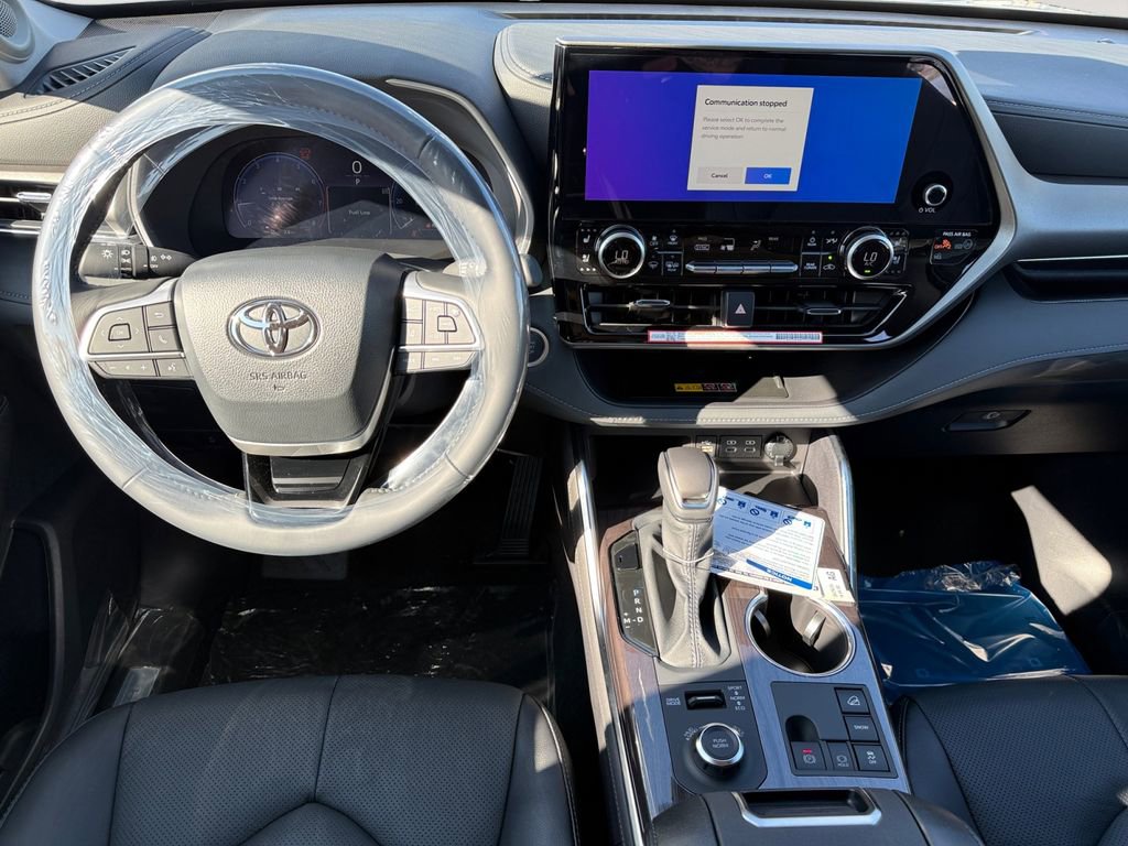 New 2025 Toyota Highlander Limited image 10