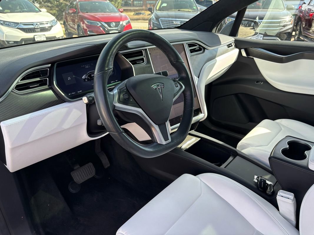 Used 2017 Tesla Model X 75D image 10