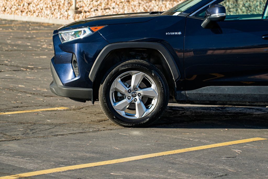 Used 2021 Toyota RAV4 XLE Premium image 8