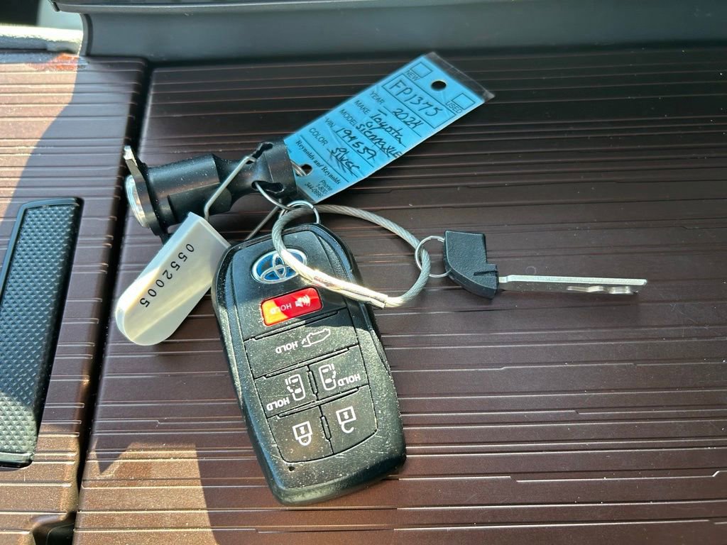 Used 2024 Toyota Sienna XLE image 54