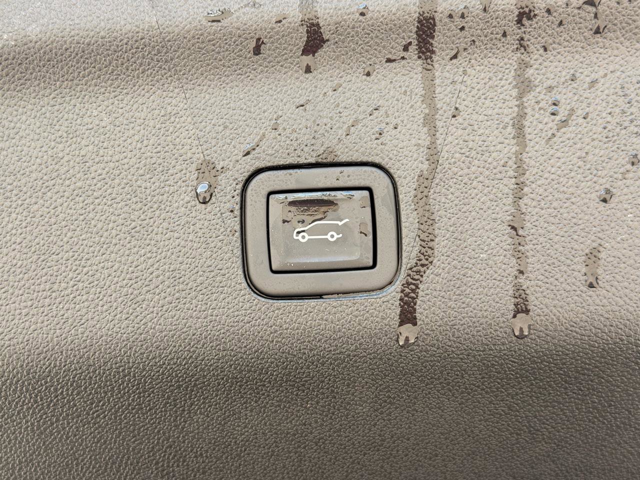 Used 2024 Chevrolet Tahoe High Country AWD/4WD image 32