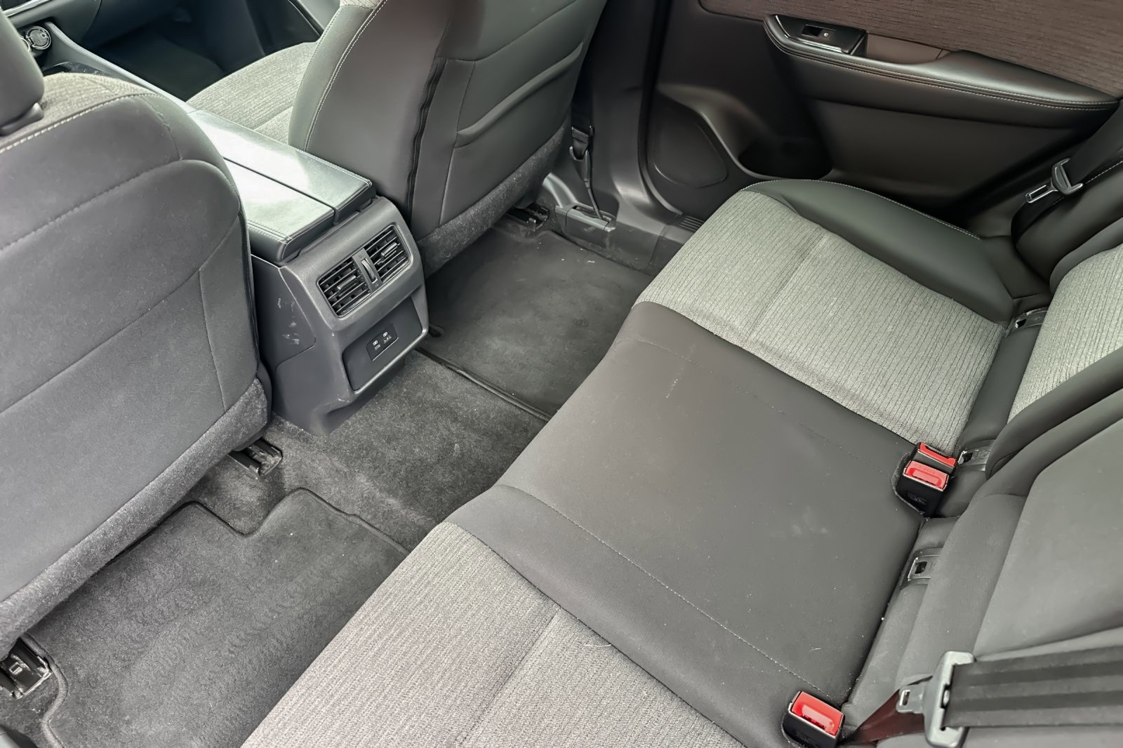 Used 2023 Nissan Rogue SV image 12