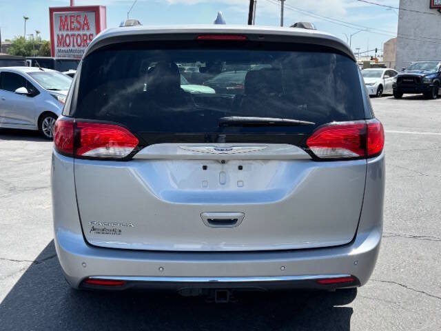 Used 2019 Chrysler Pacifica Touring-L Plus FWD image 4