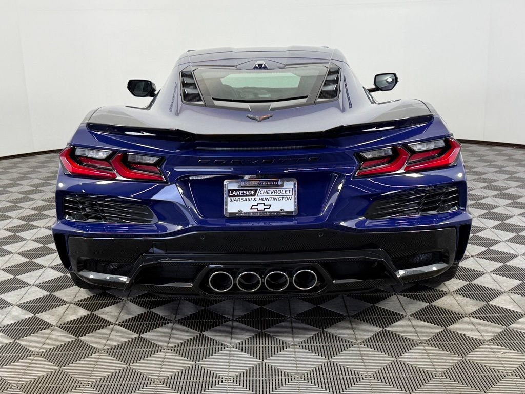 Used 2025 Chevrolet Corvette Z06 RWD image 5