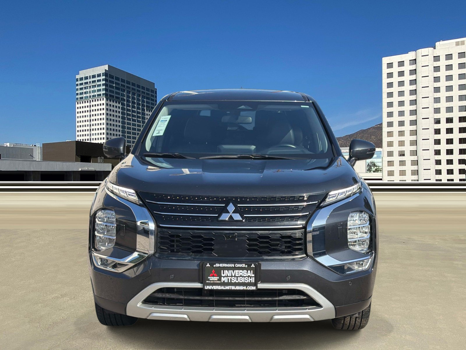 Used 2024 Mitsubishi Outlander AWD image 2