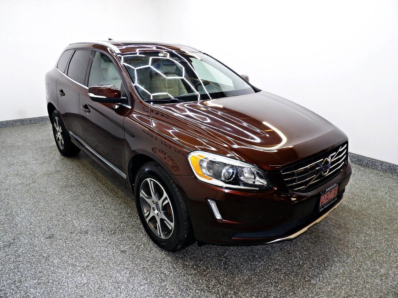 Used 2015 Volvo XC60 T6 Platinum w/ Inscription Package image 3