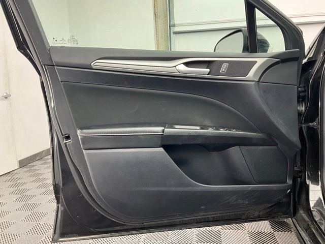 Used 2020 Ford Fusion SE image 15