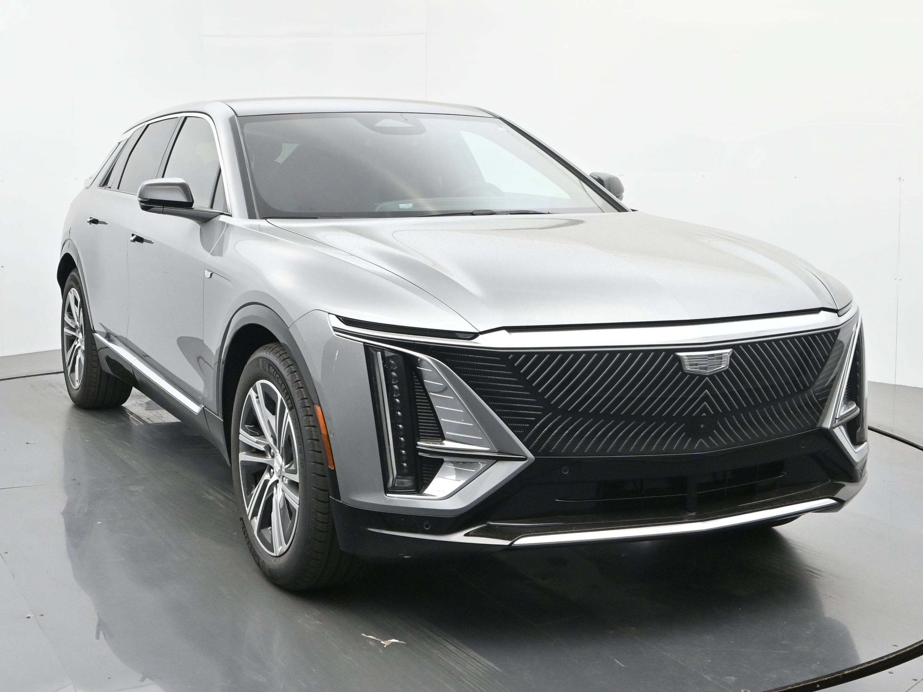 New 2026 Cadillac Lyriq Luxury w/ LPO, Floor Liner Package AWD/4WD image 8
