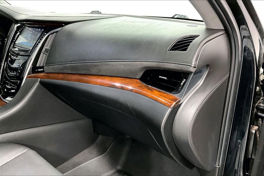 Used 2019 Cadillac Escalade ESV Luxury image 19