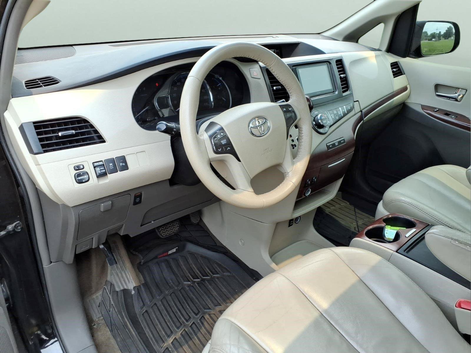 Used 2013 Toyota Sienna XLE FWD image 21