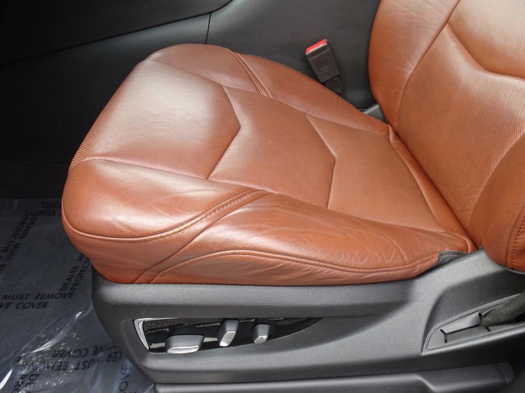 Used 2020 Cadillac Escalade Premium Luxury image 10