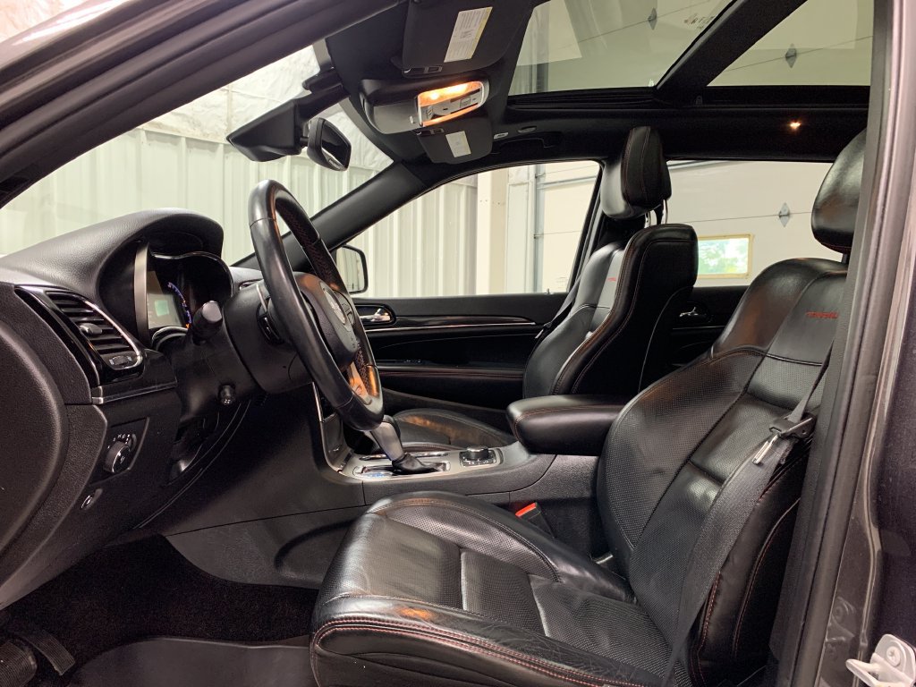 Used 2019 Jeep Grand Cherokee Trailhawk w/ Trailhawk Luxury Group AWD/4WD image 17