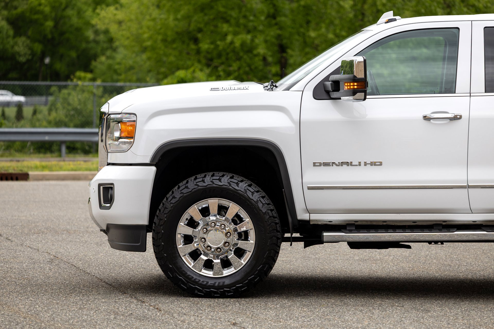 Used 2017 GMC Sierra 2500 Denali w/ Duramax Plus Package AWD/4WD image 7
