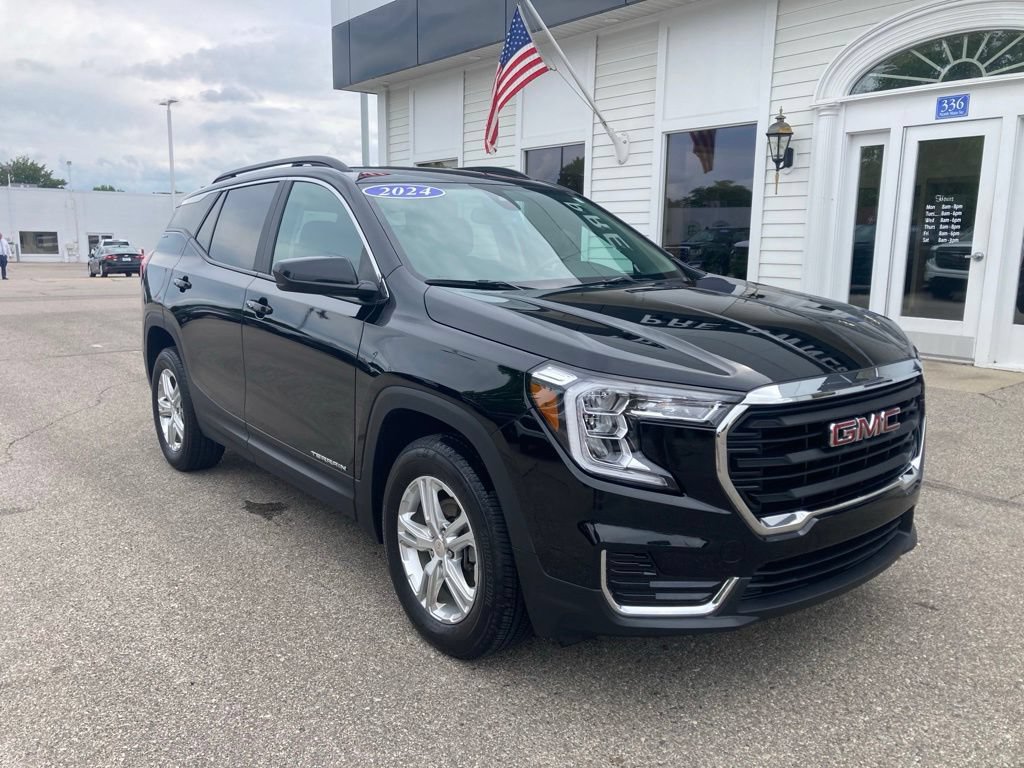 Used 2024 GMC Terrain SLE w/ Driver Convenience Package AWD/4WD image 3
